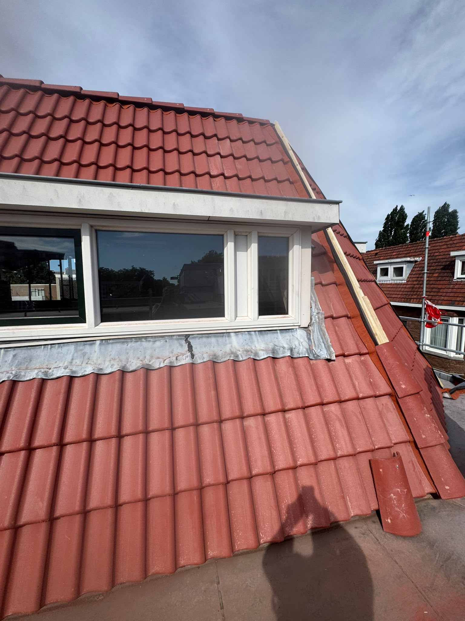 Dakrenovatie Haarlem afwerking rondom dakkapel